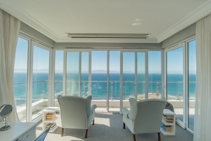 7 Bedroom Property for Sale in Cairnside Western Cape